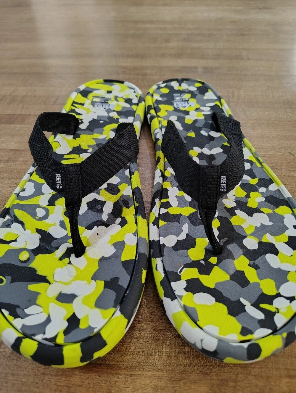 REI CO-OP Camo Yellow & Black Flip Flop Sandals Size M-9-W-10